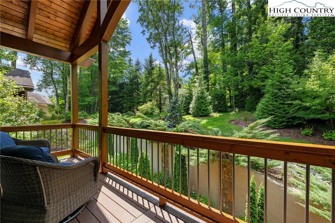 Image number 19 for the current listing