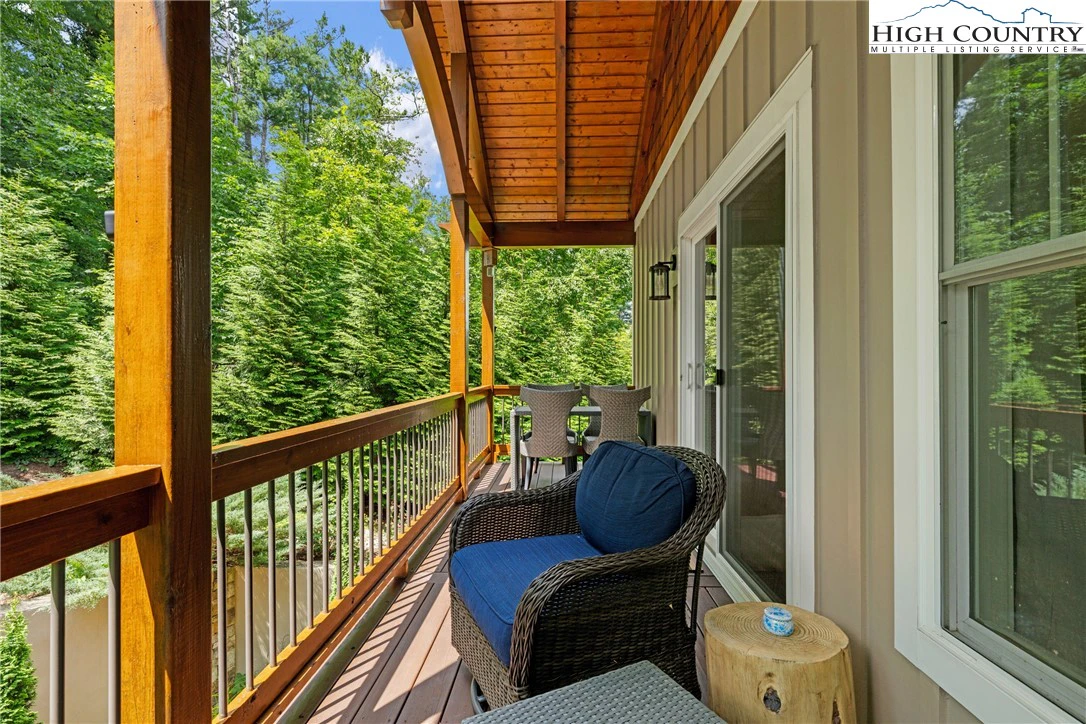 Image number 21 for the current listing