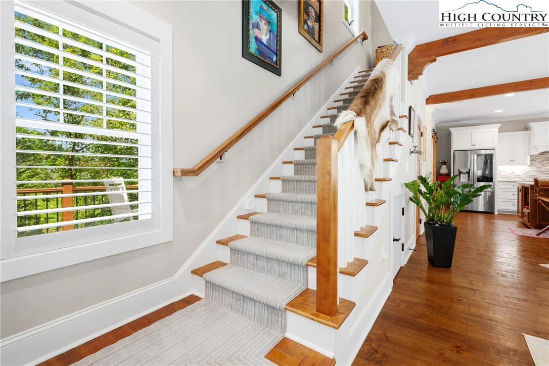 Image number 11 for the current listing