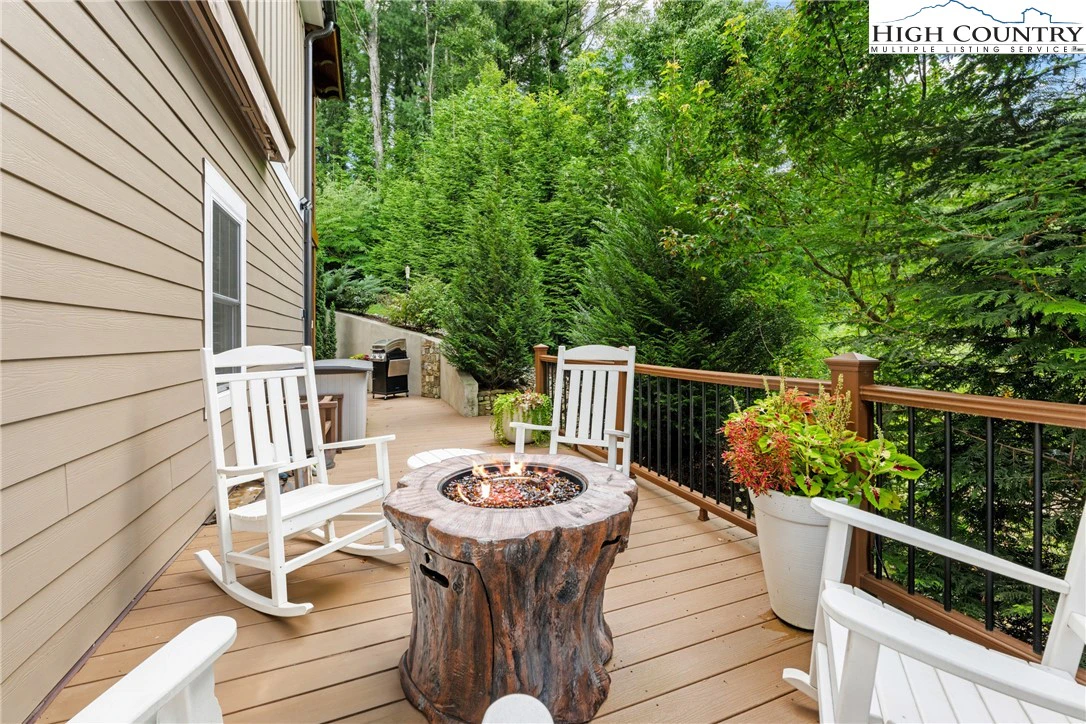 Image number 18 for the current listing