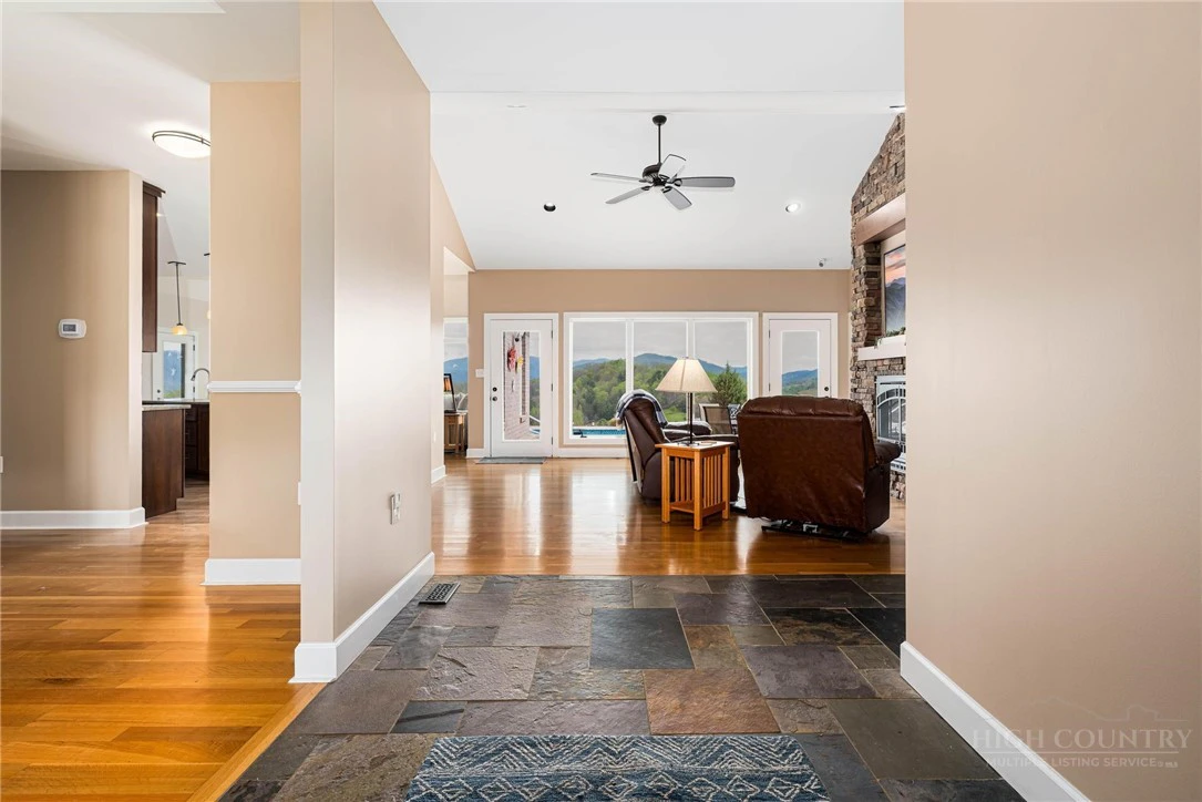 Image number 14 for the current listing