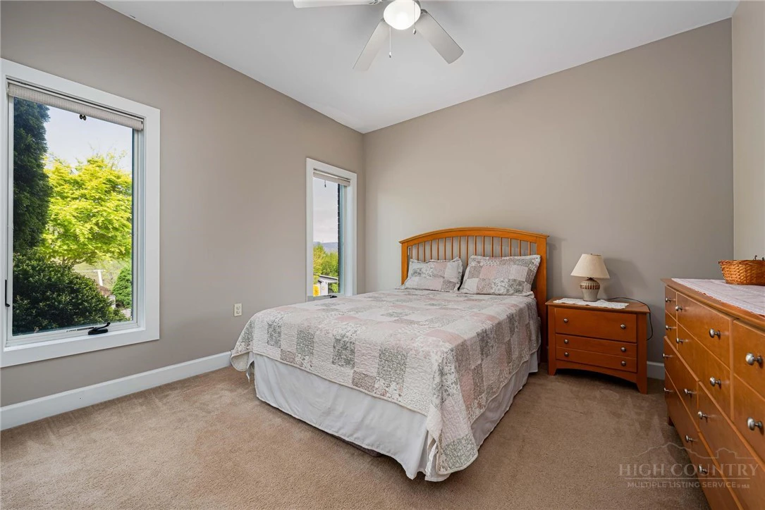 Image number 13 for the current listing