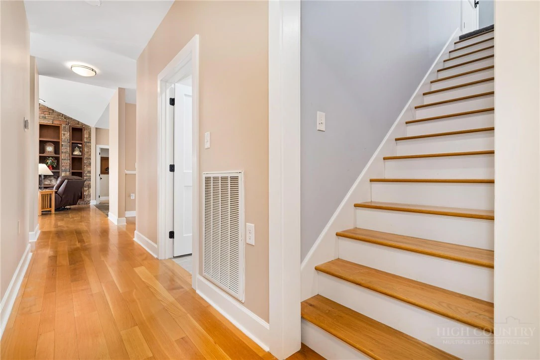 Image number 2 for the current listing