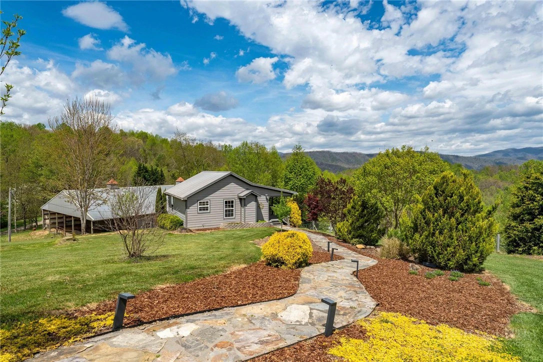 Image number 17 for the current listing