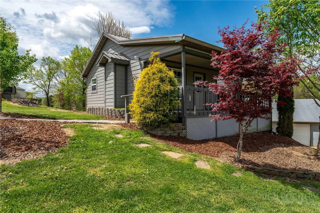 Image number 18 for the current listing