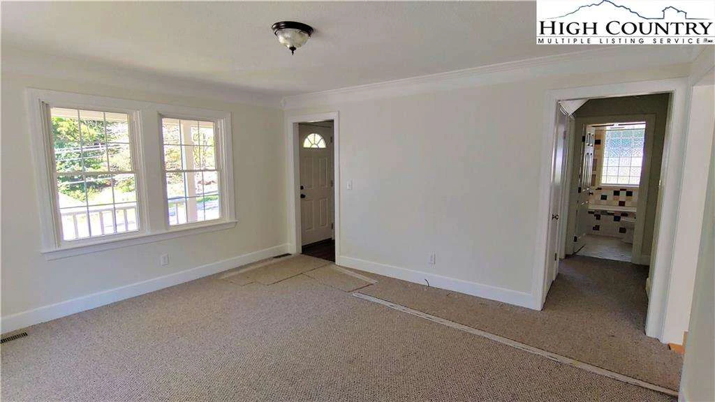Image number 12 for the current listing