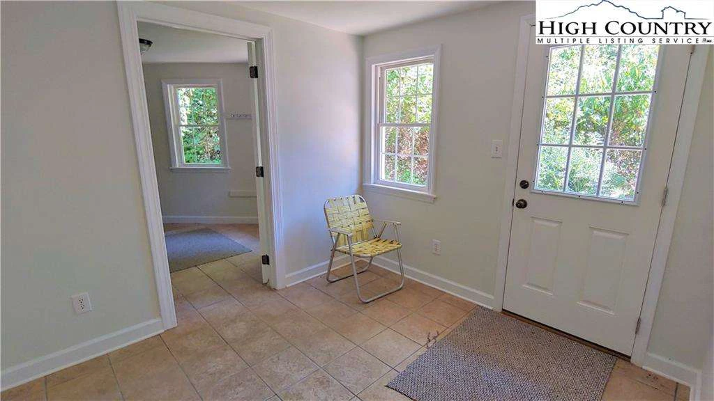 Image number 8 for the current listing