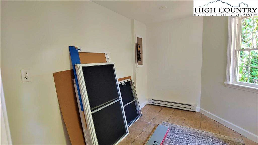Image number 7 for the current listing
