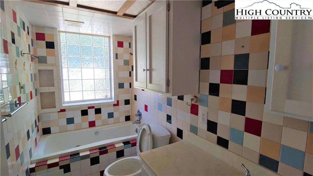 Image number 6 for the current listing