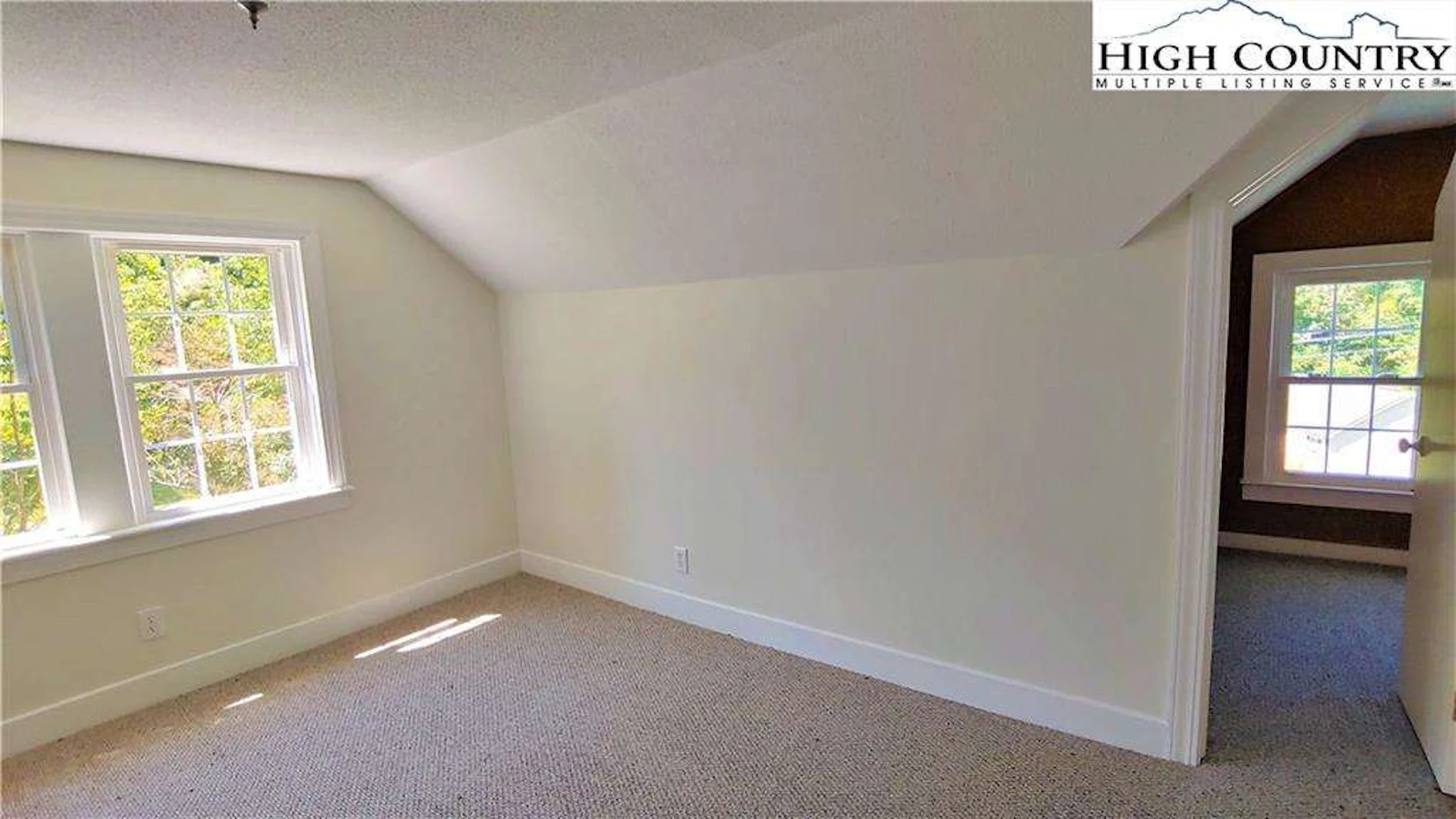 Image number 4 for the current listing