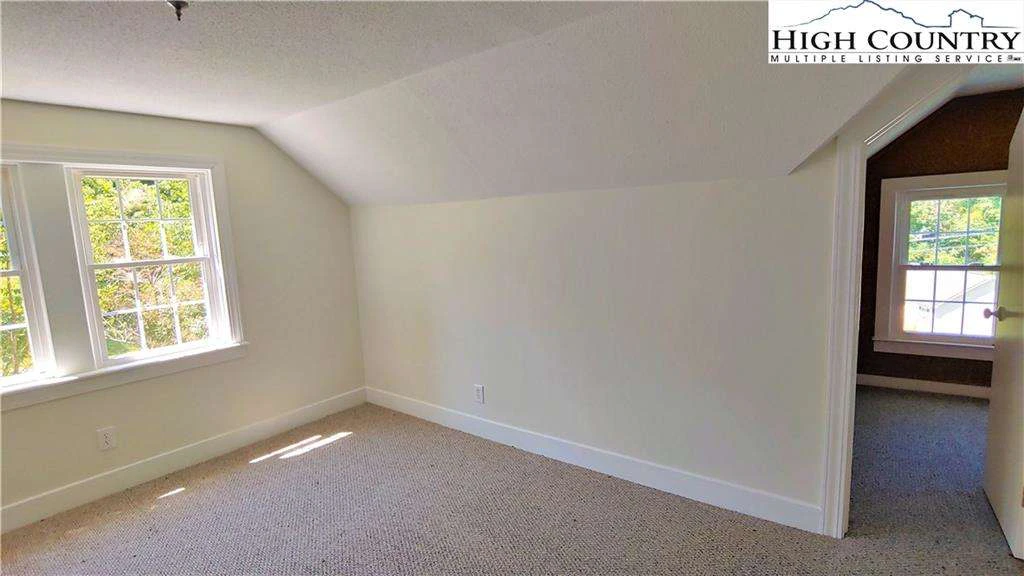 Image number 4 for the current listing
