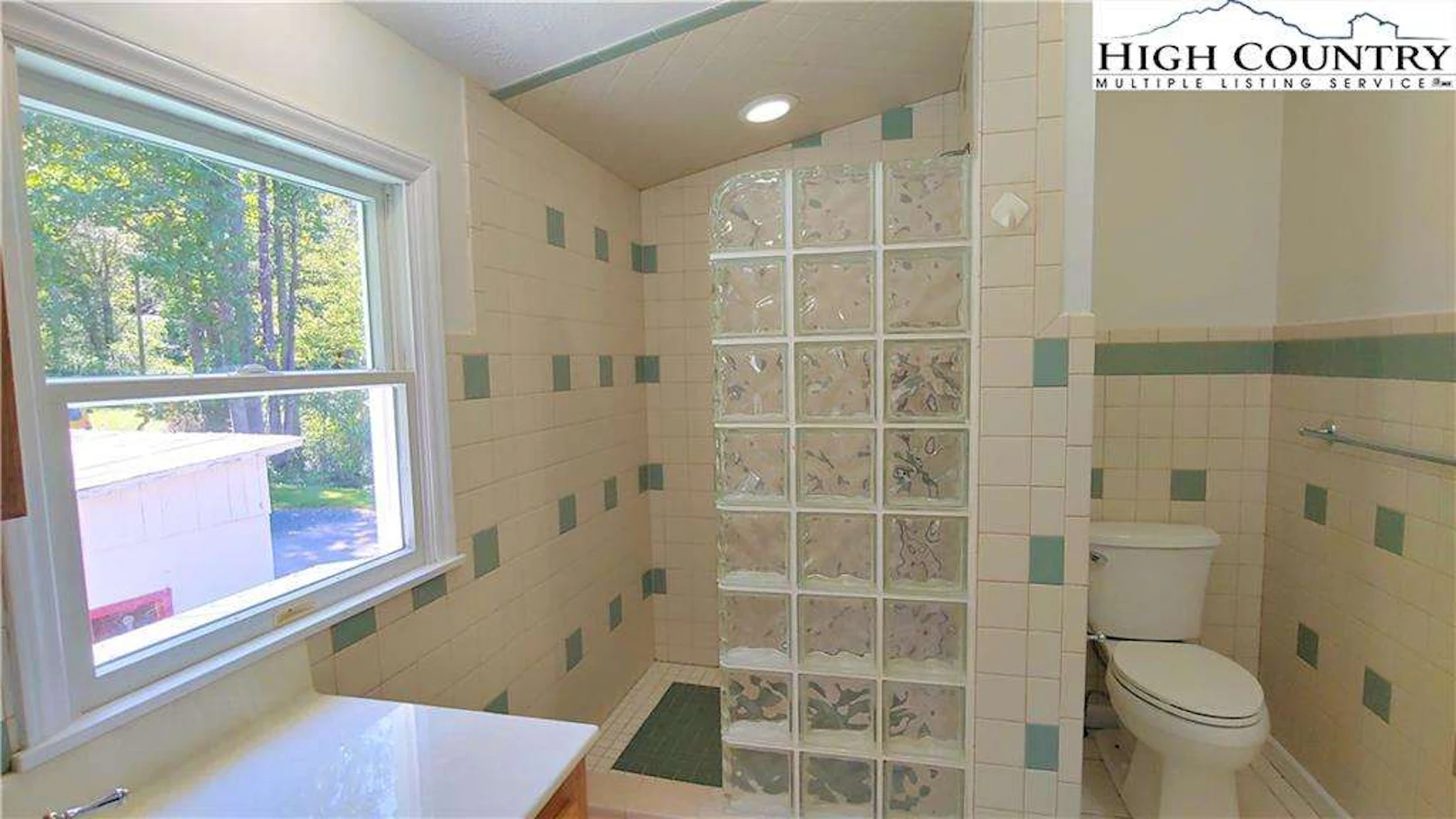 Image number 3 for the current listing