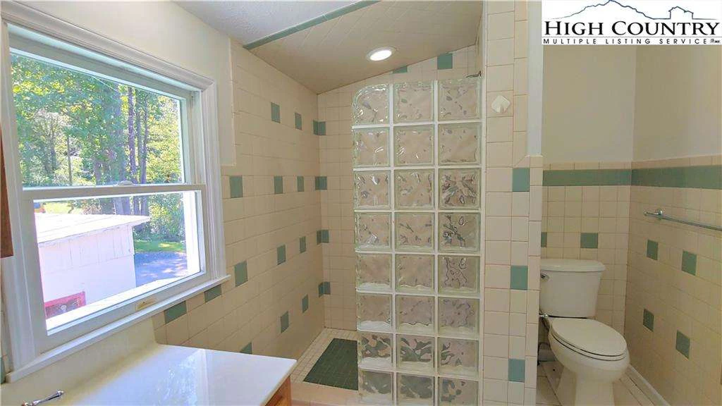 Image number 3 for the current listing