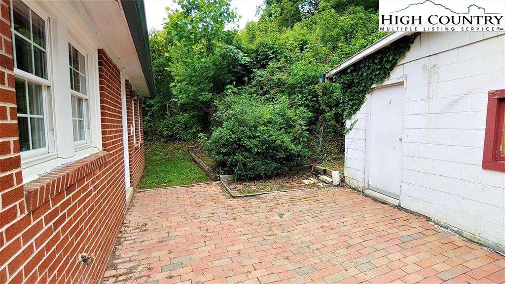 Image number 19 for the current listing