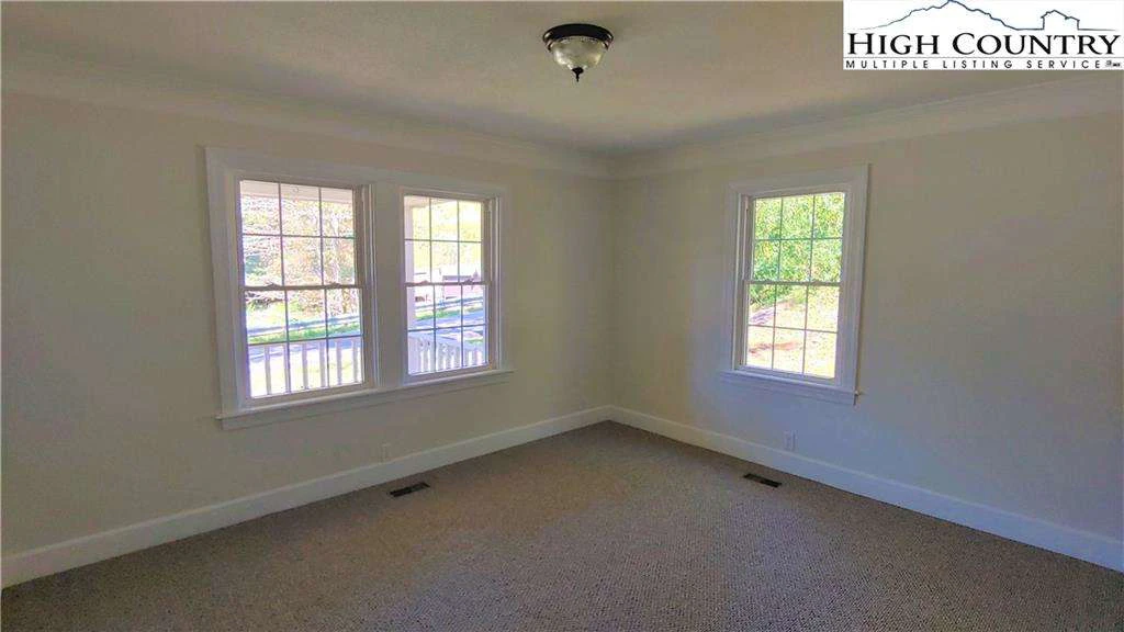 Image number 17 for the current listing
