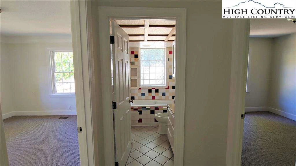 Image number 14 for the current listing
