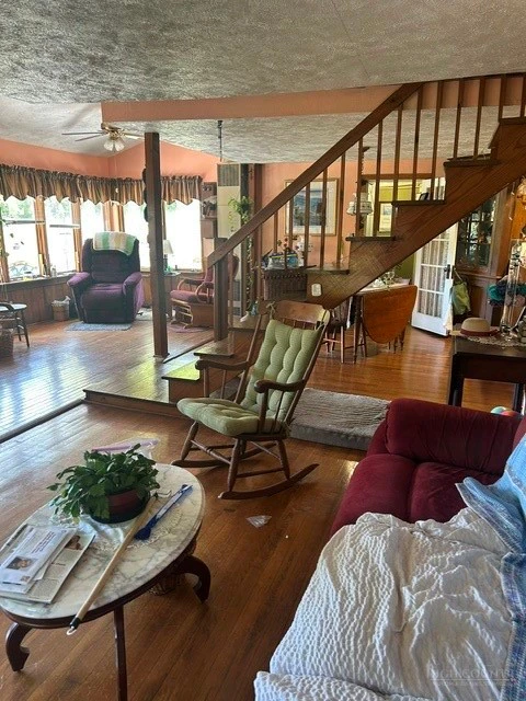 Image number 11 for the current listing