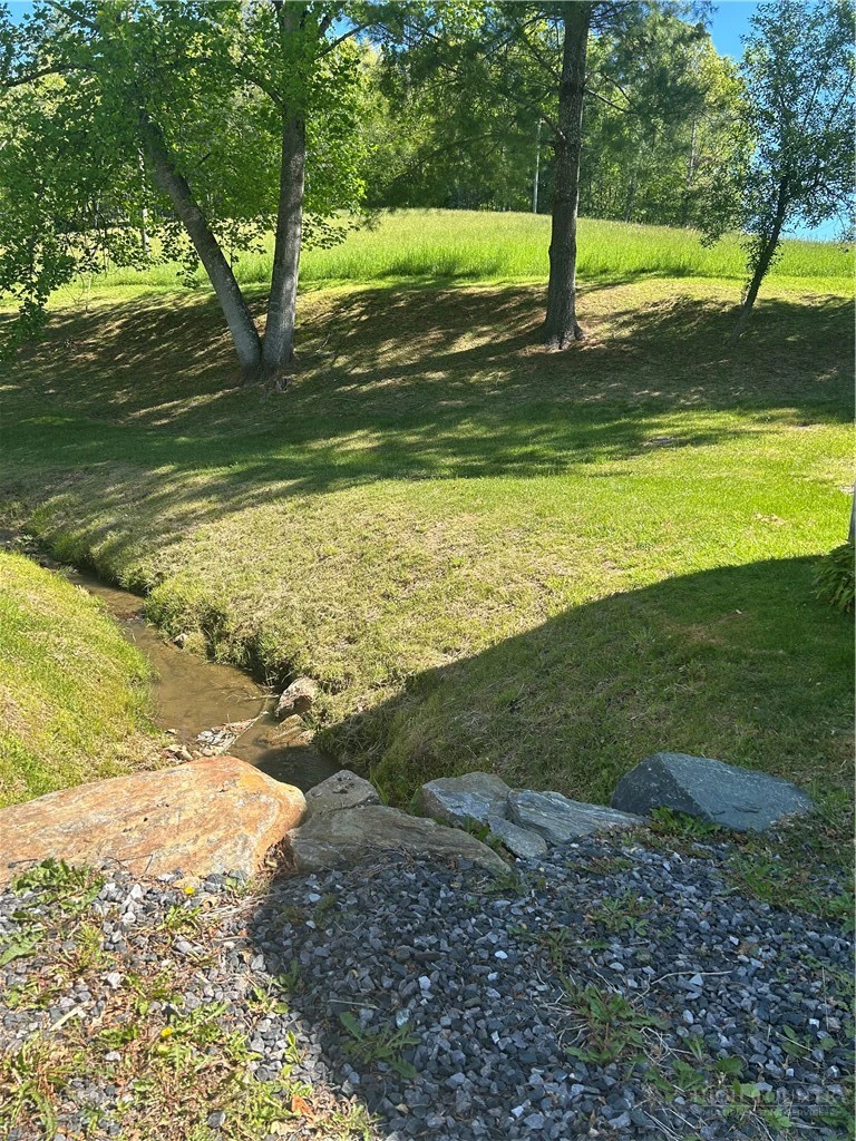 Image number 15 for the current listing