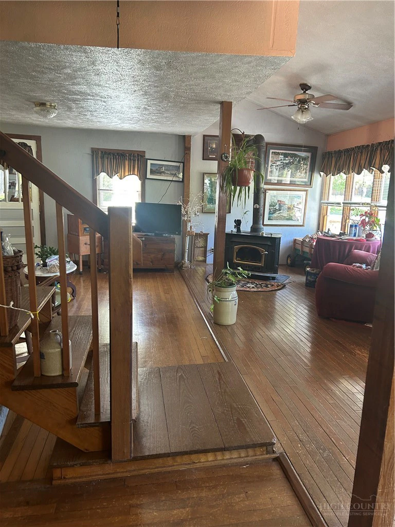 Image number 13 for the current listing