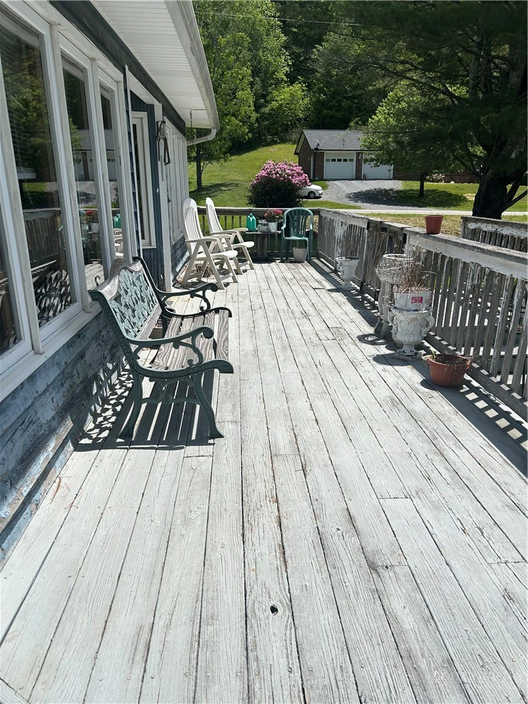 Image number 16 for the current listing