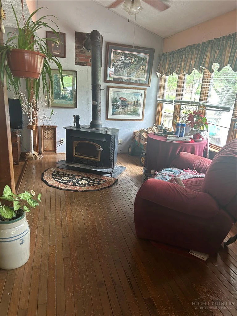 Image number 12 for the current listing