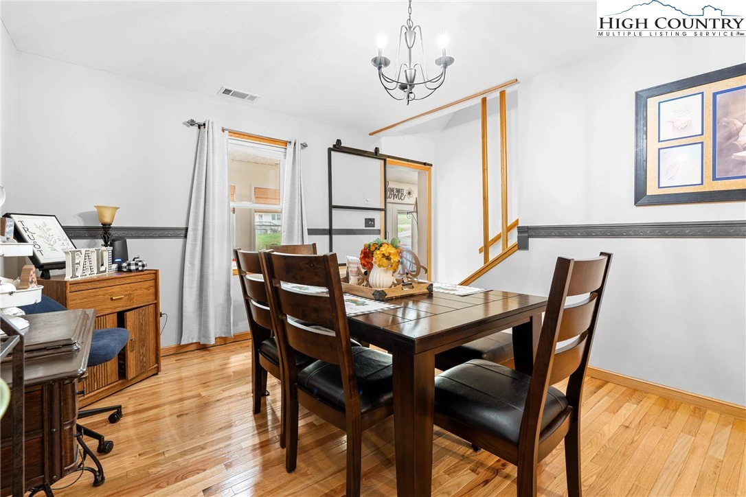 Image number 11 for the current listing