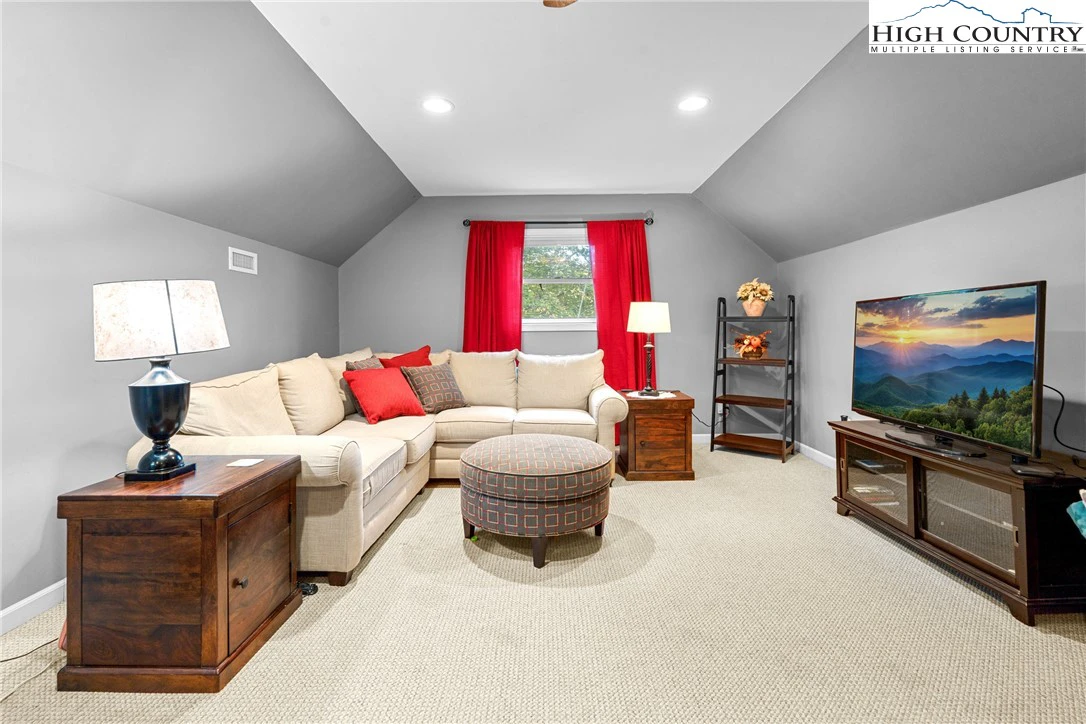 Image number 14 for the current listing
