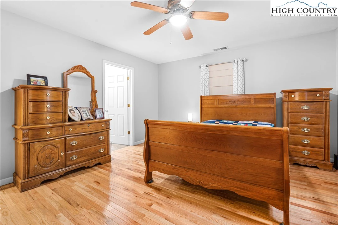 Image number 10 for the current listing