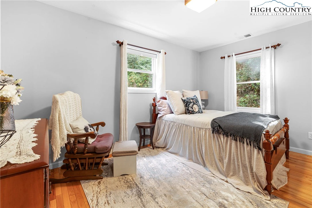 Image number 6 for the current listing