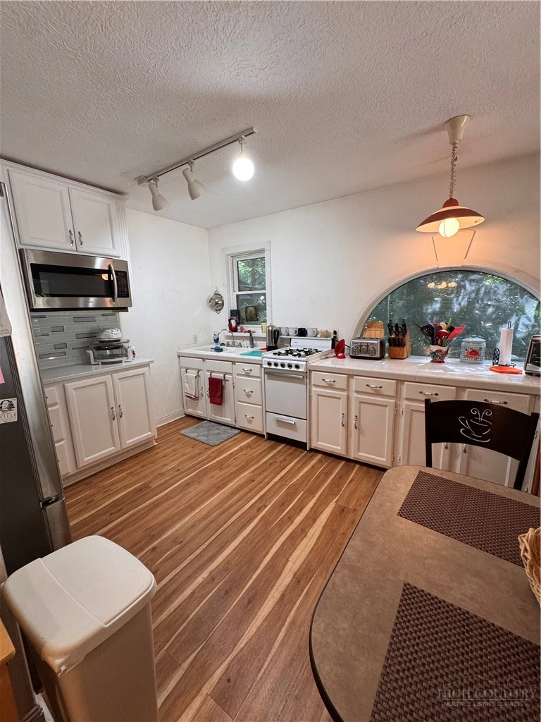 Image number 8 for the current listing