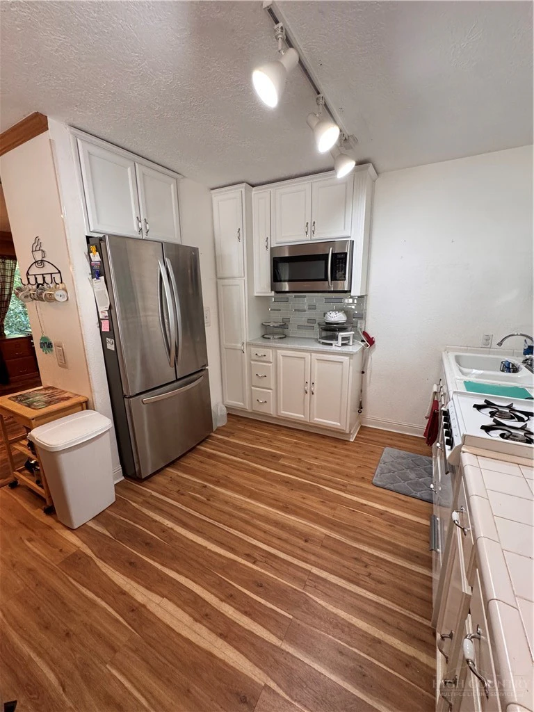 Image number 9 for the current listing