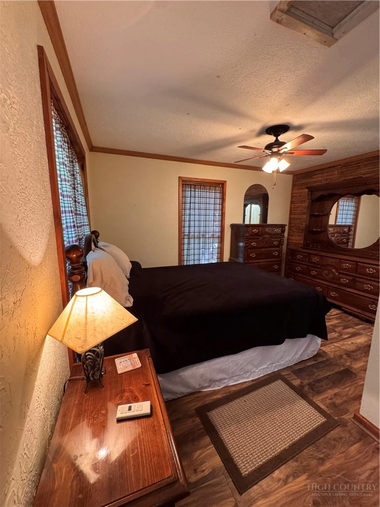 Image number 10 for the current listing