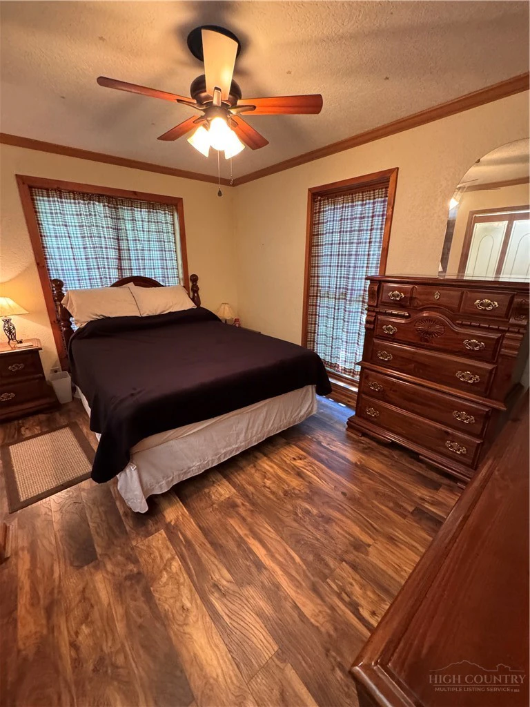Image number 11 for the current listing