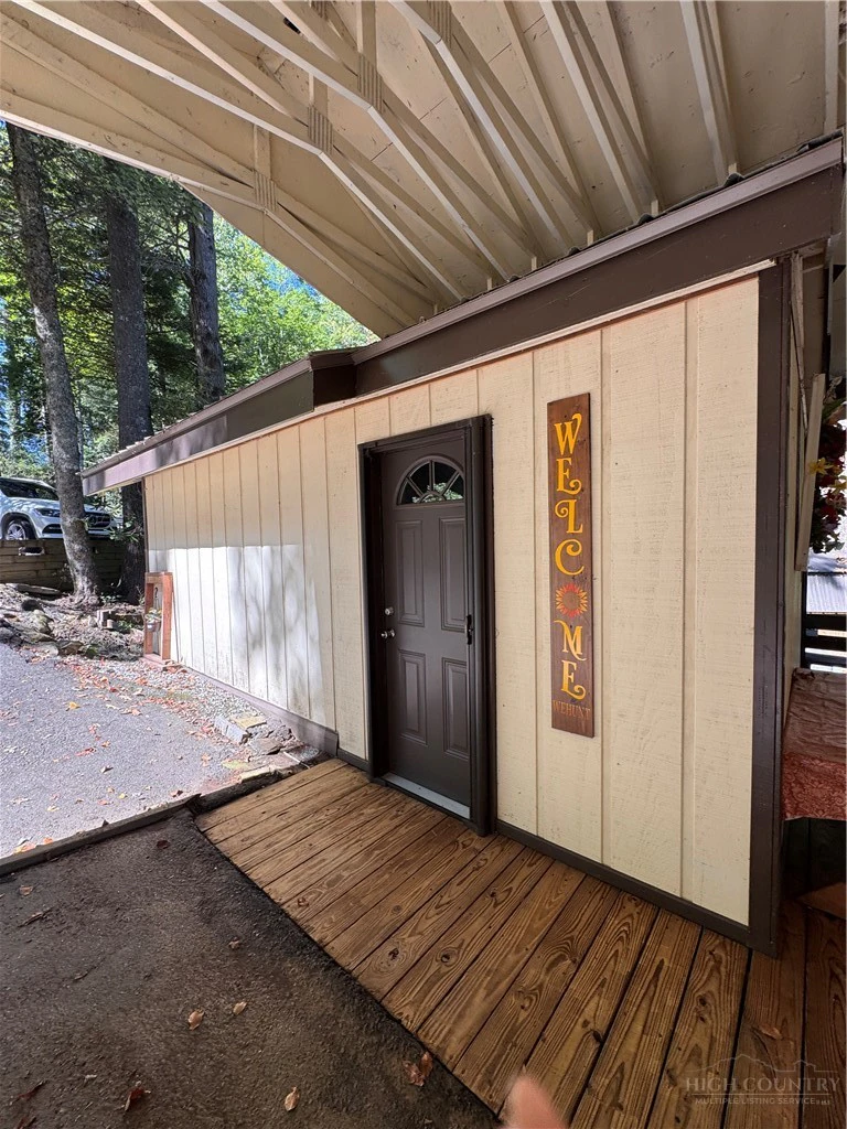 Image number 17 for the current listing