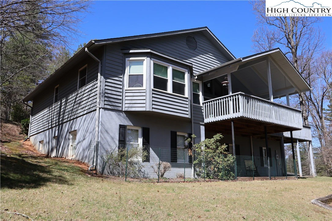 Image number 1 for the current listing