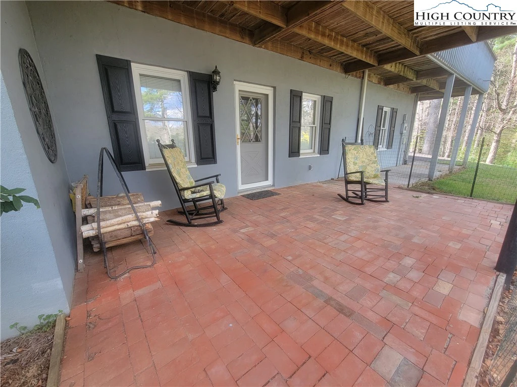 Image number 14 for the current listing
