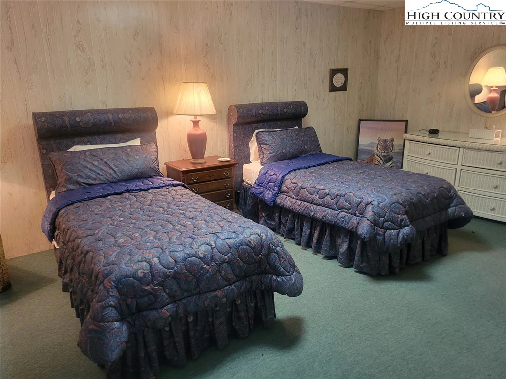 Image number 7 for the current listing