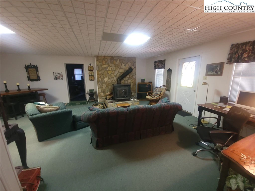 Image number 3 for the current listing