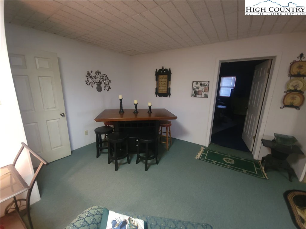 Image number 4 for the current listing