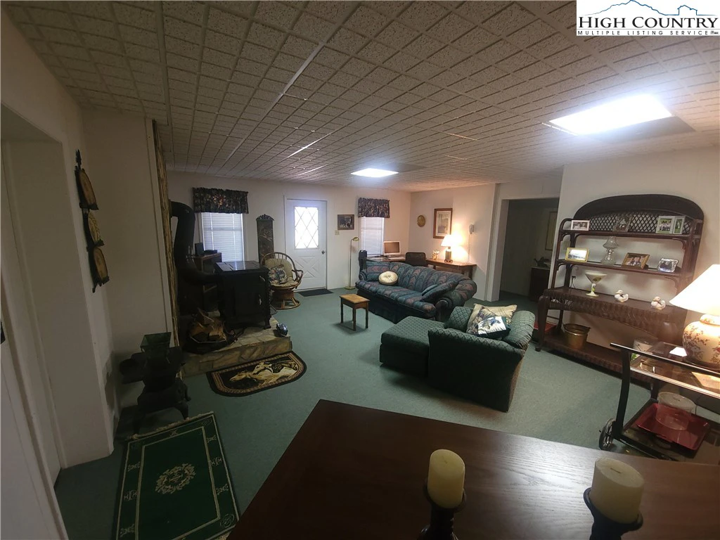 Image number 6 for the current listing
