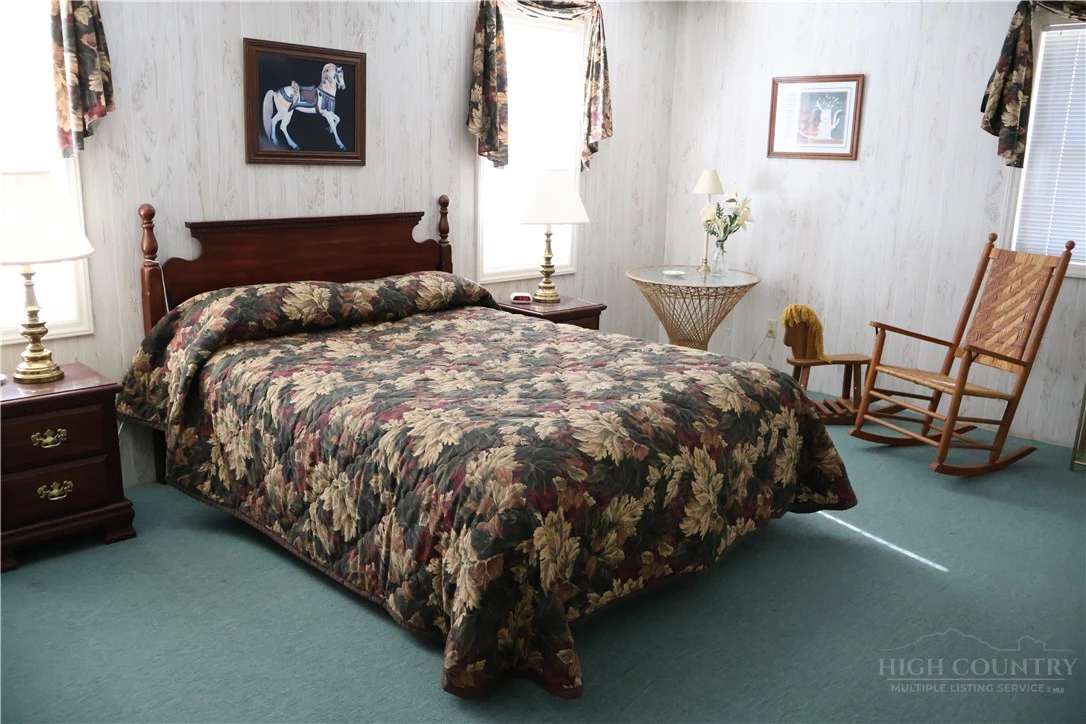 Image number 2 for the current listing