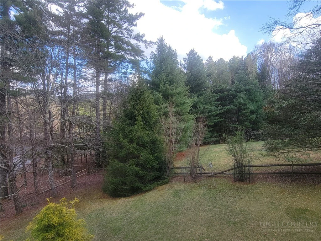 Image number 17 for the current listing