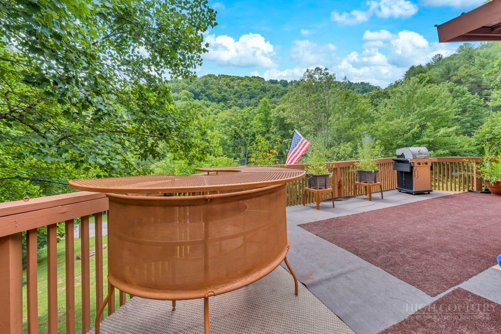 Image number 13 for the current listing