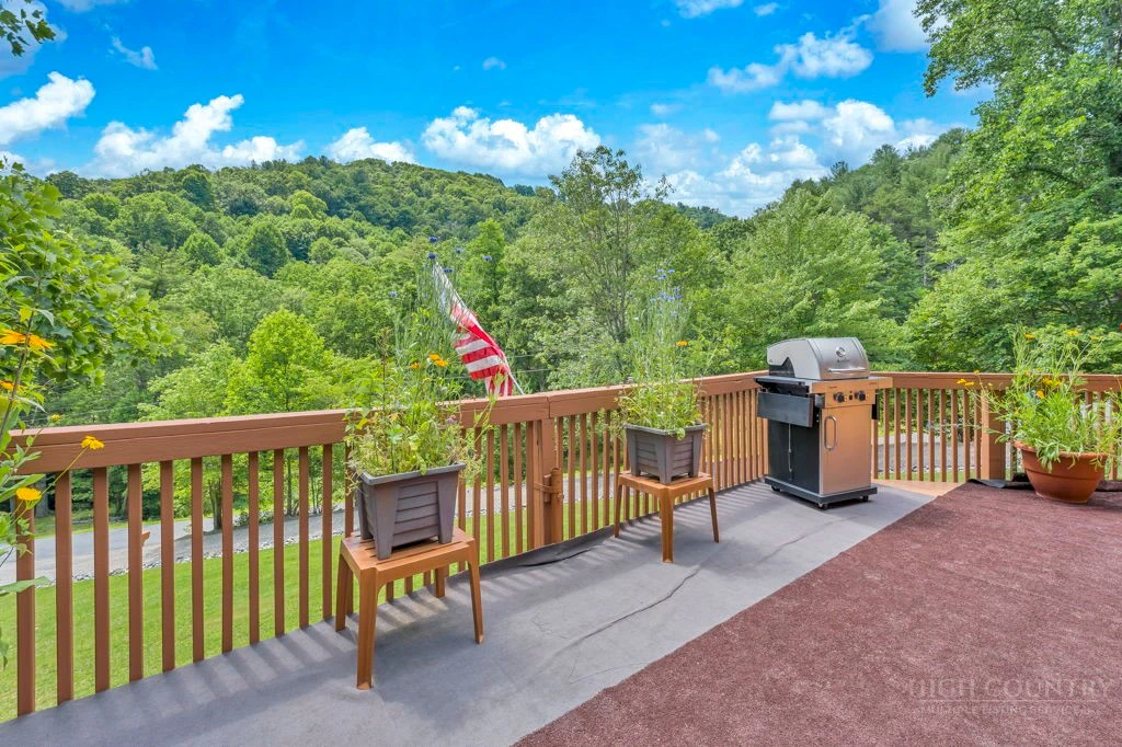 Image number 15 for the current listing