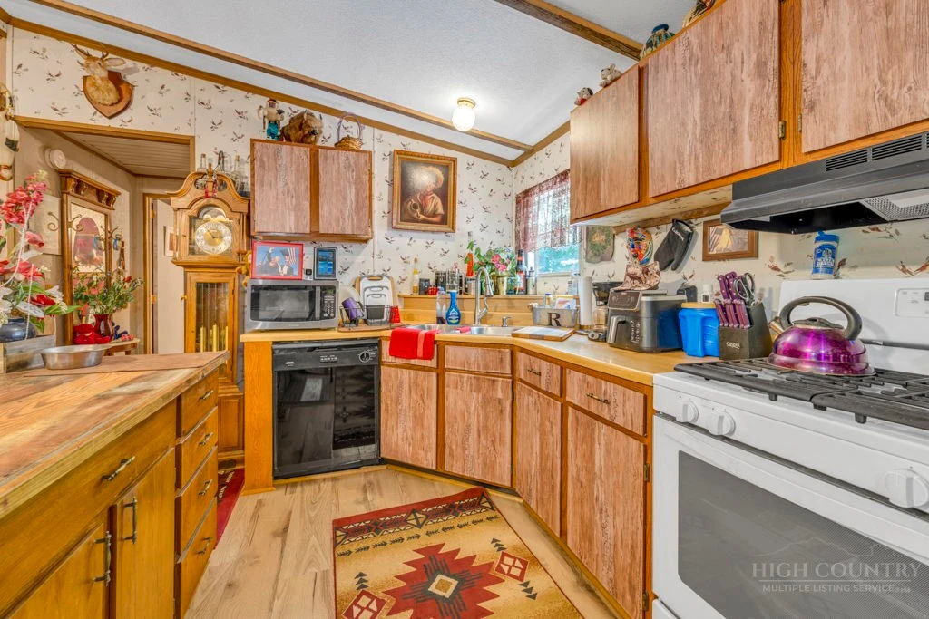 Image number 18 for the current listing