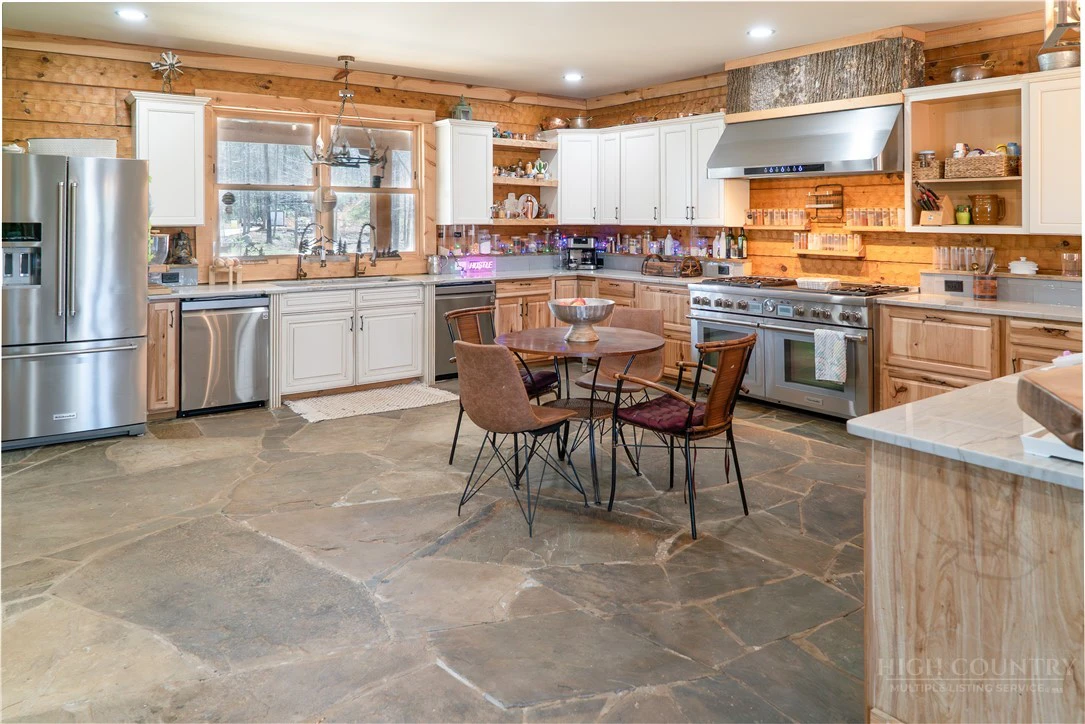Image number 13 for the current listing
