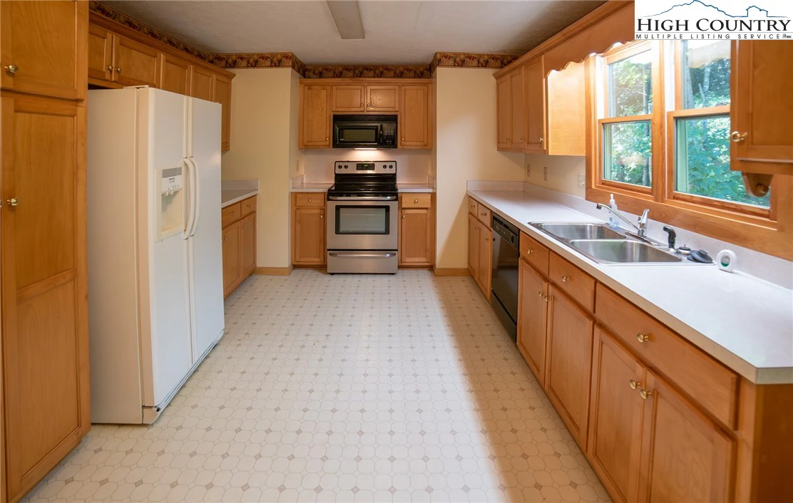 Image number 18 for the current listing