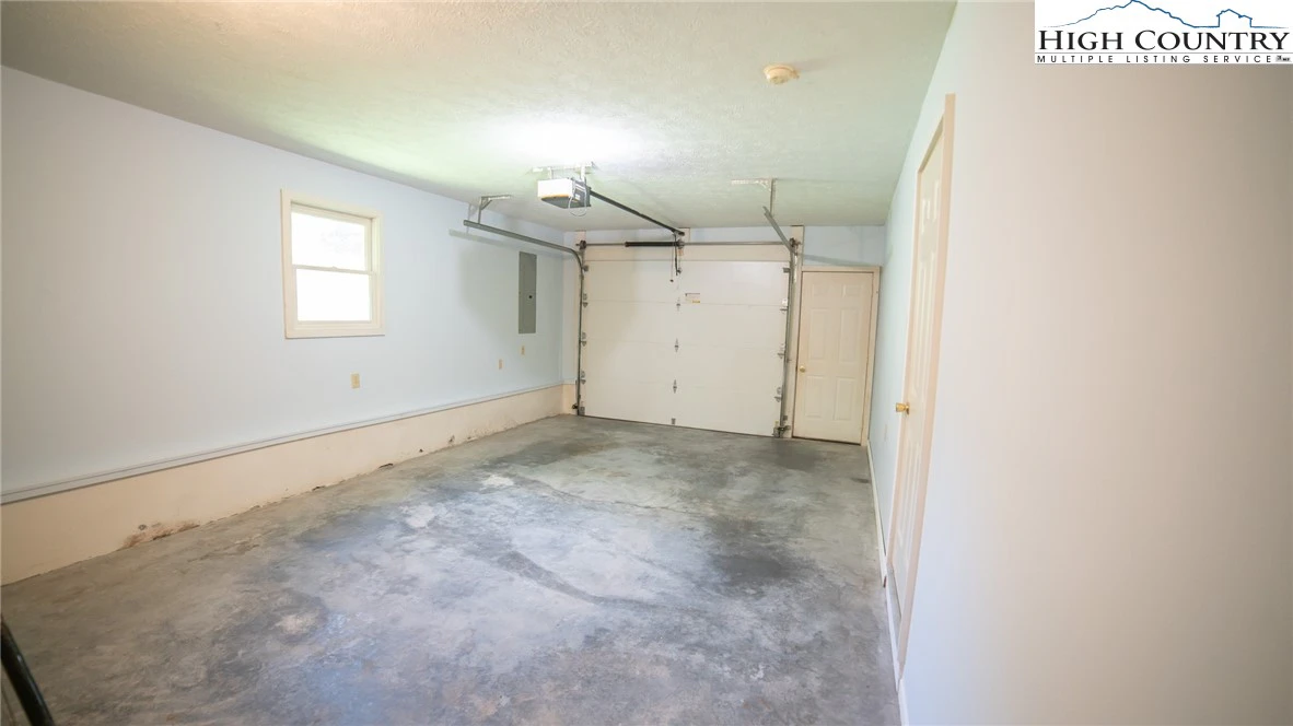Image number 15 for the current listing