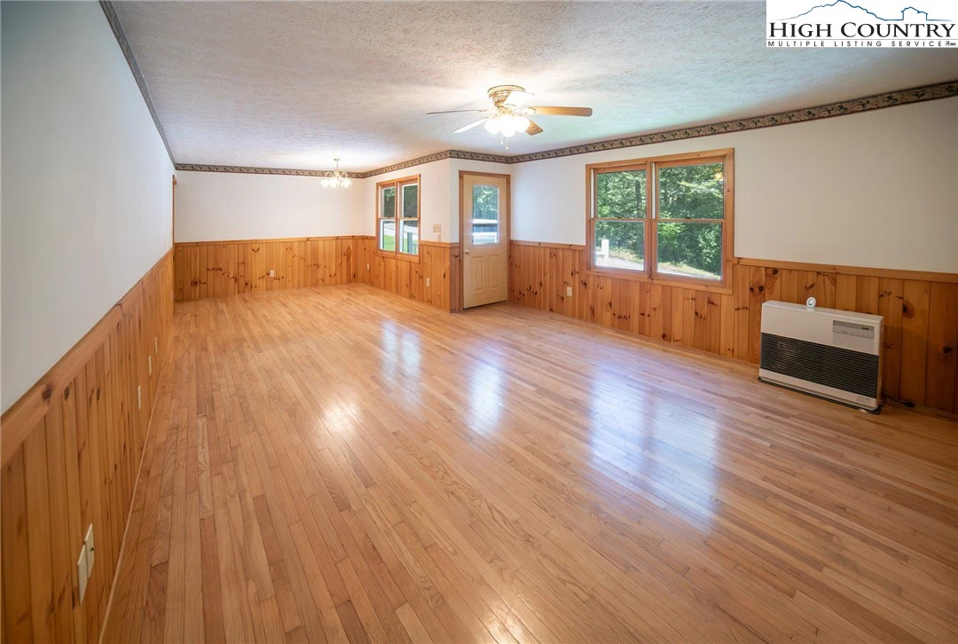 Image number 7 for the current listing