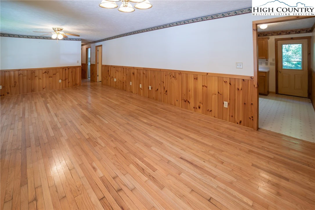 Image number 6 for the current listing